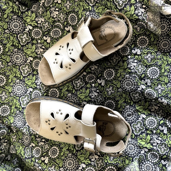 🌸Dr Martens Y2K Sandals vintage🌸 7 US flower cut out design good condition🌸 - Picture 10 of 11